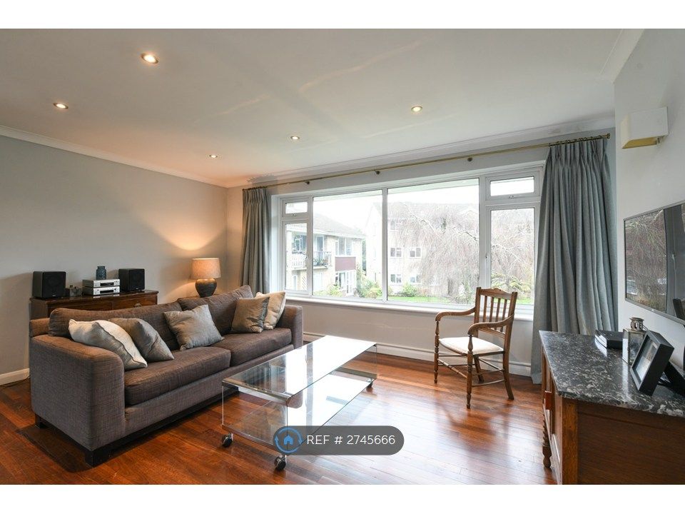 Property photo 3 of 23 Living Room