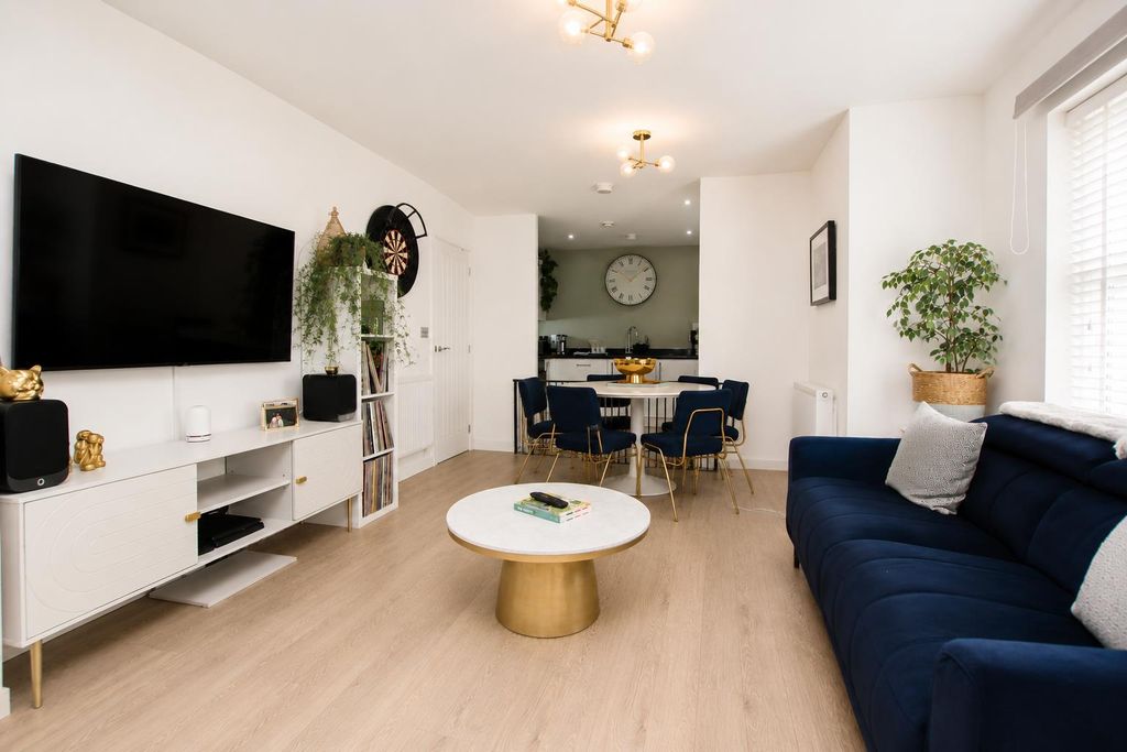 Property photo 3 of 9 14F8c663-5d2A-48B4-Bc73-A1207E9Ef4dc.Png
