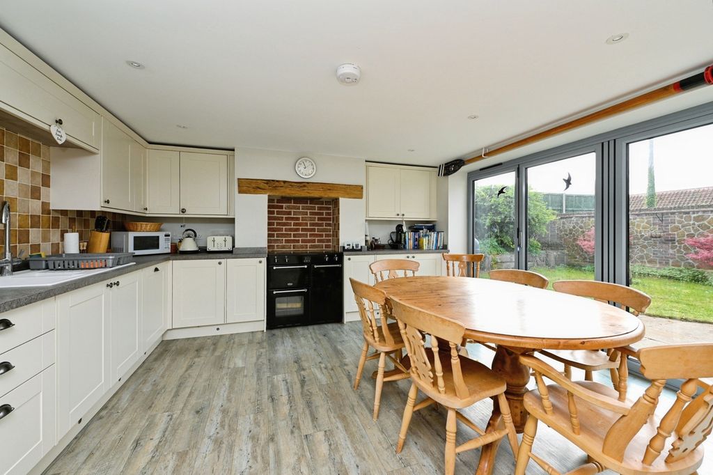 Property photo 2 of 32 Pbox-Img.Jpg