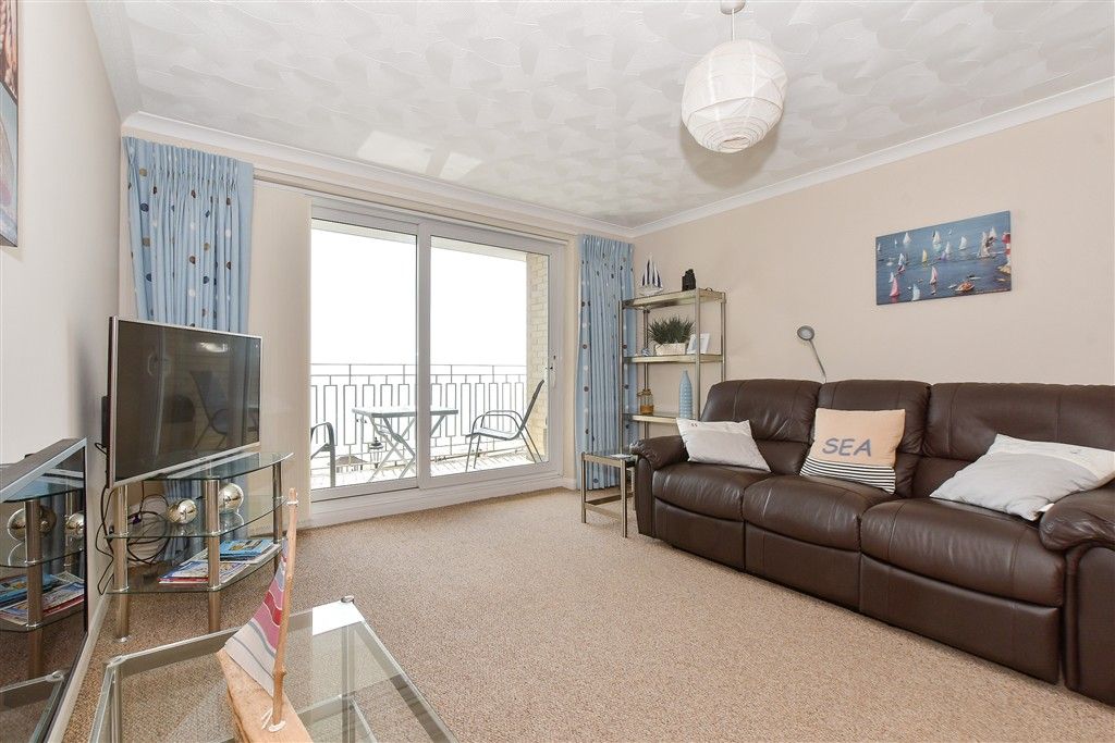 Property photo 2 of 12 Lounge