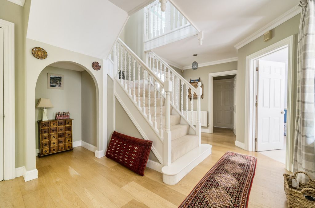 Property photo 2 of 30