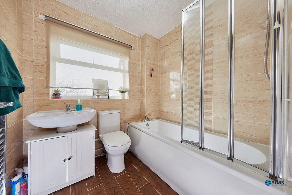 Property photo 3 of 15 Bathroom
