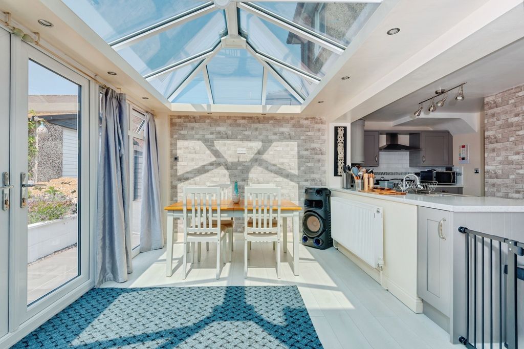 Property photo 3 of 19 Pbox-Img.Jpg