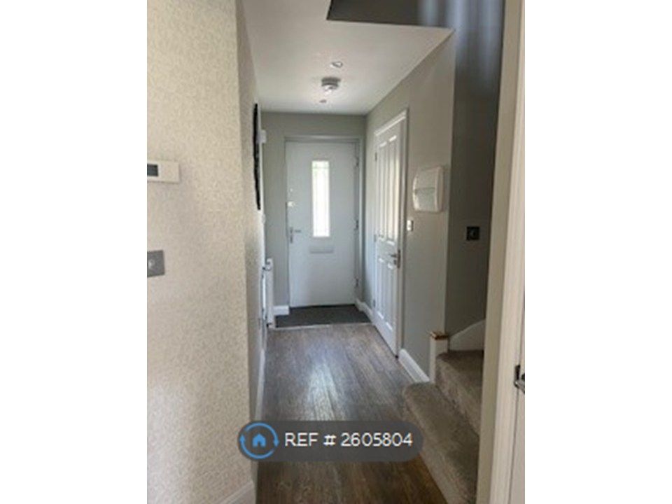 Property photo 2 of 17 Hallway
