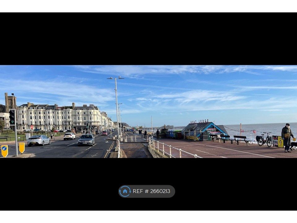 Property photo 2 of 11 Seafront 5 Mins Walk