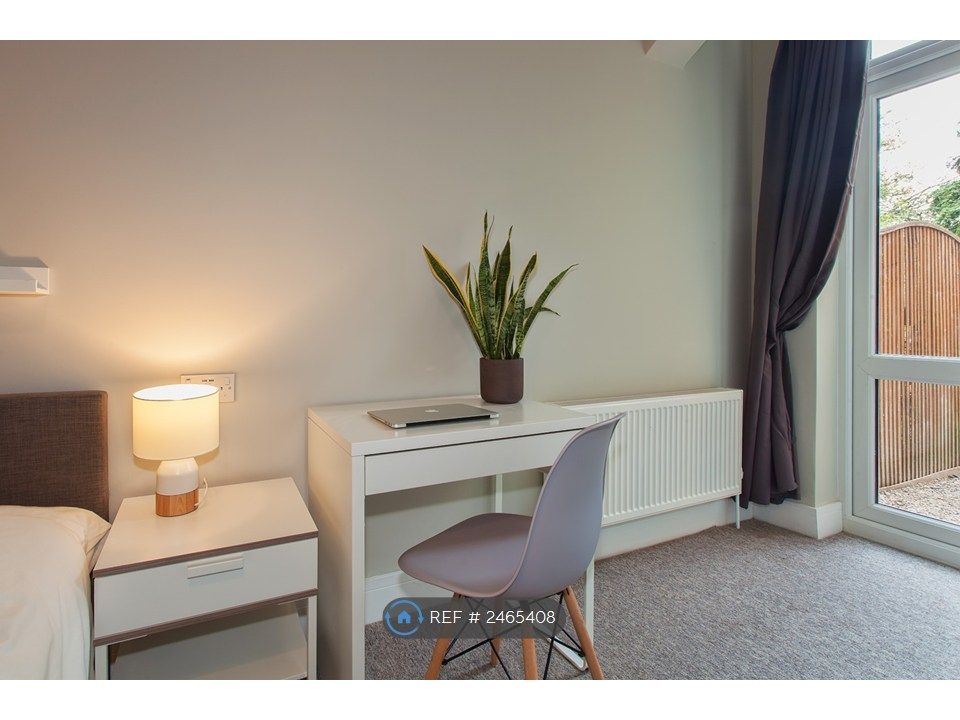 Property photo 2 of 8 Room 2