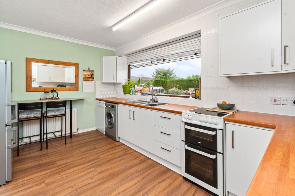 Property photo 2 of 32