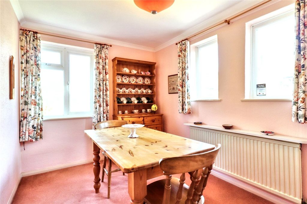 Property photo 3 of 14 Dining Room