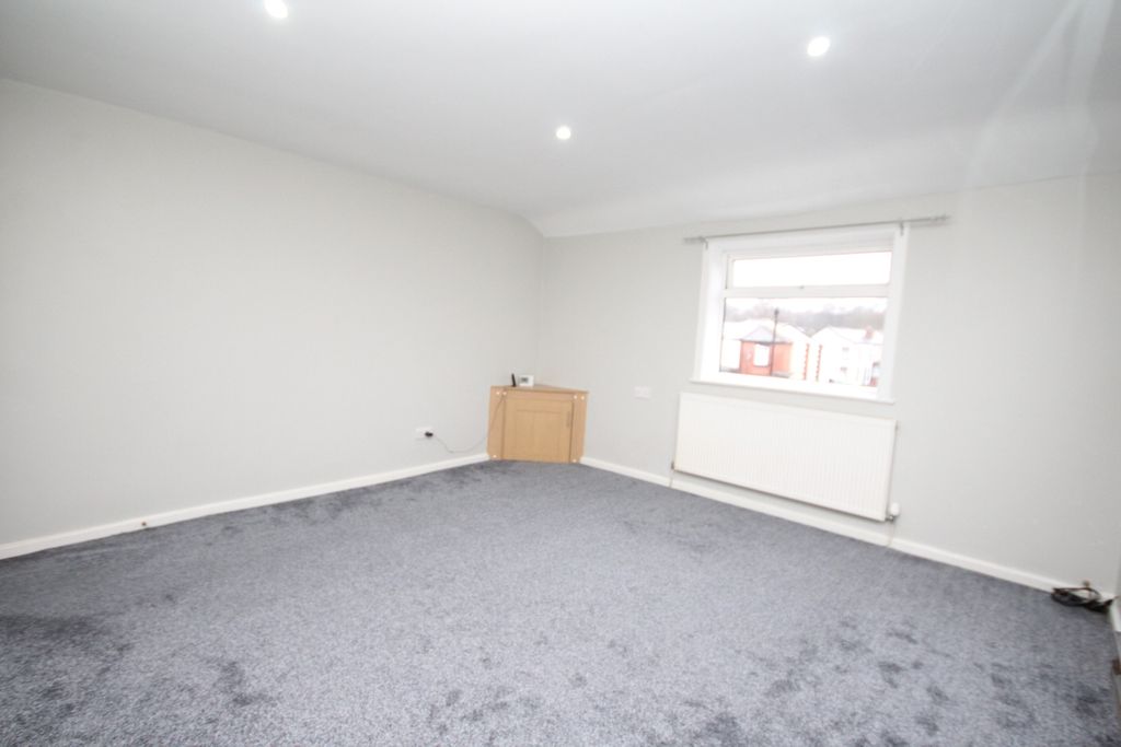 Property photo 3 of 7 Lounge