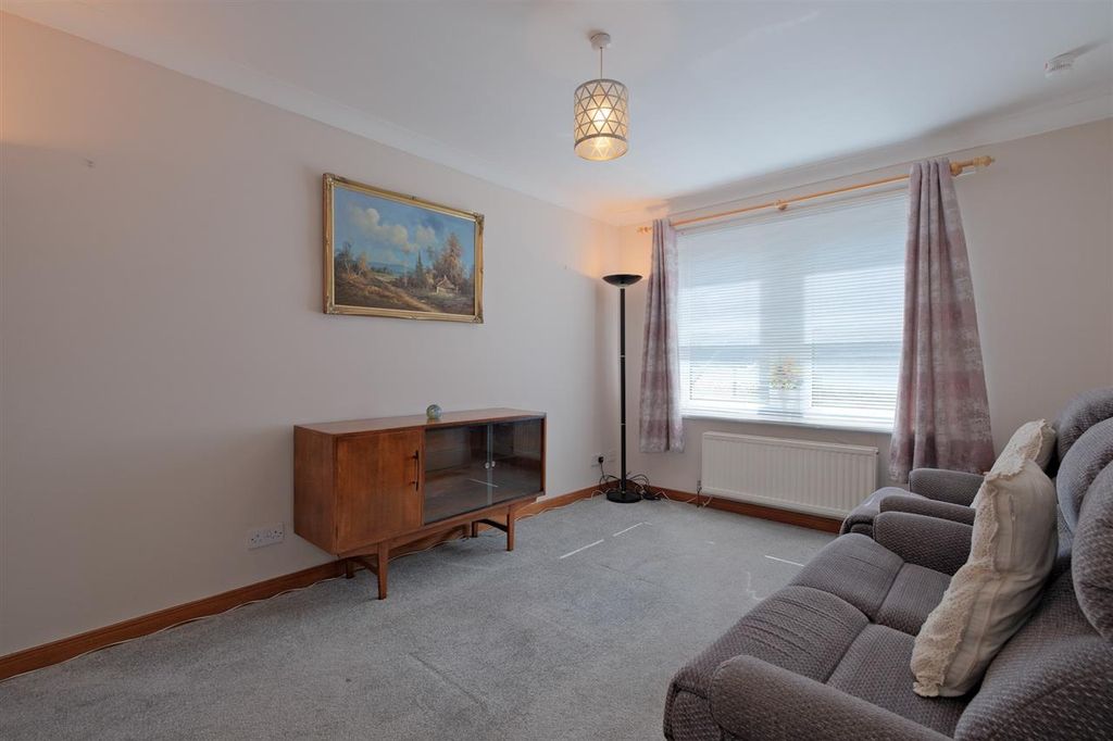 Property photo 2 of 17 Lounge