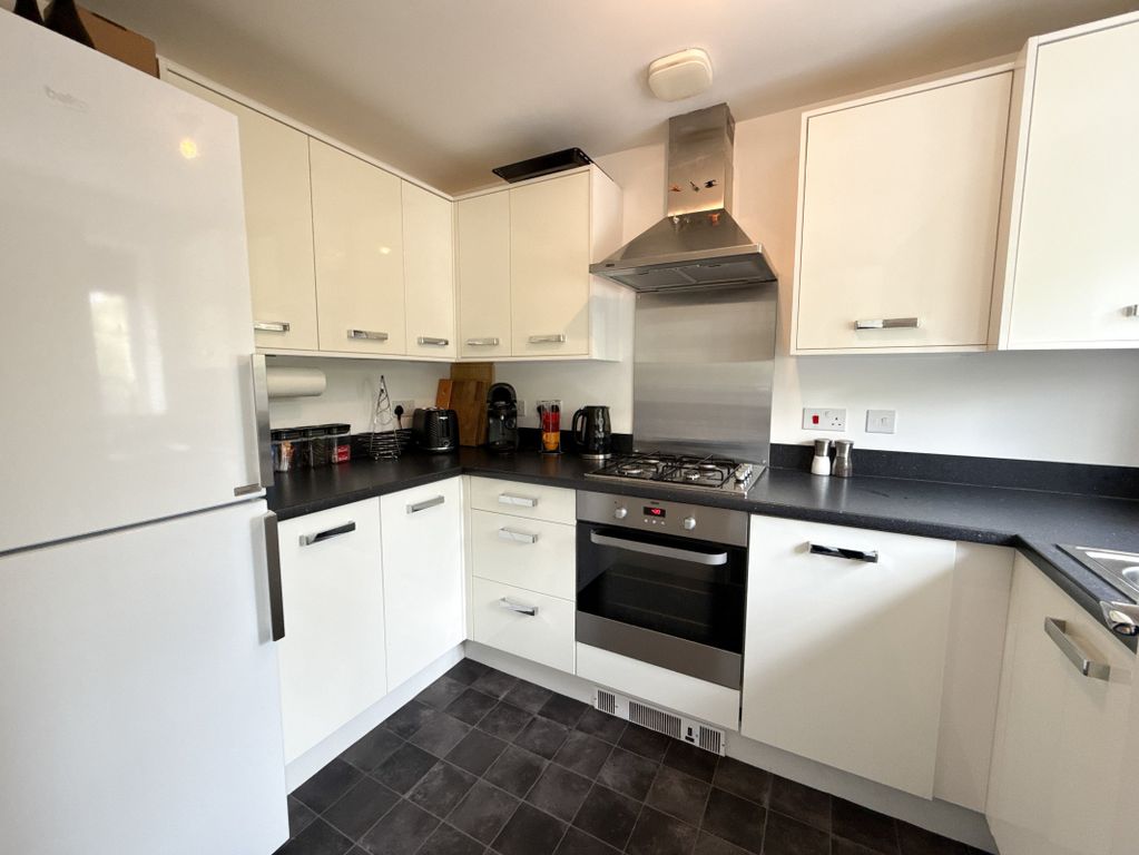 Property photo 3 of 18 Kitchen