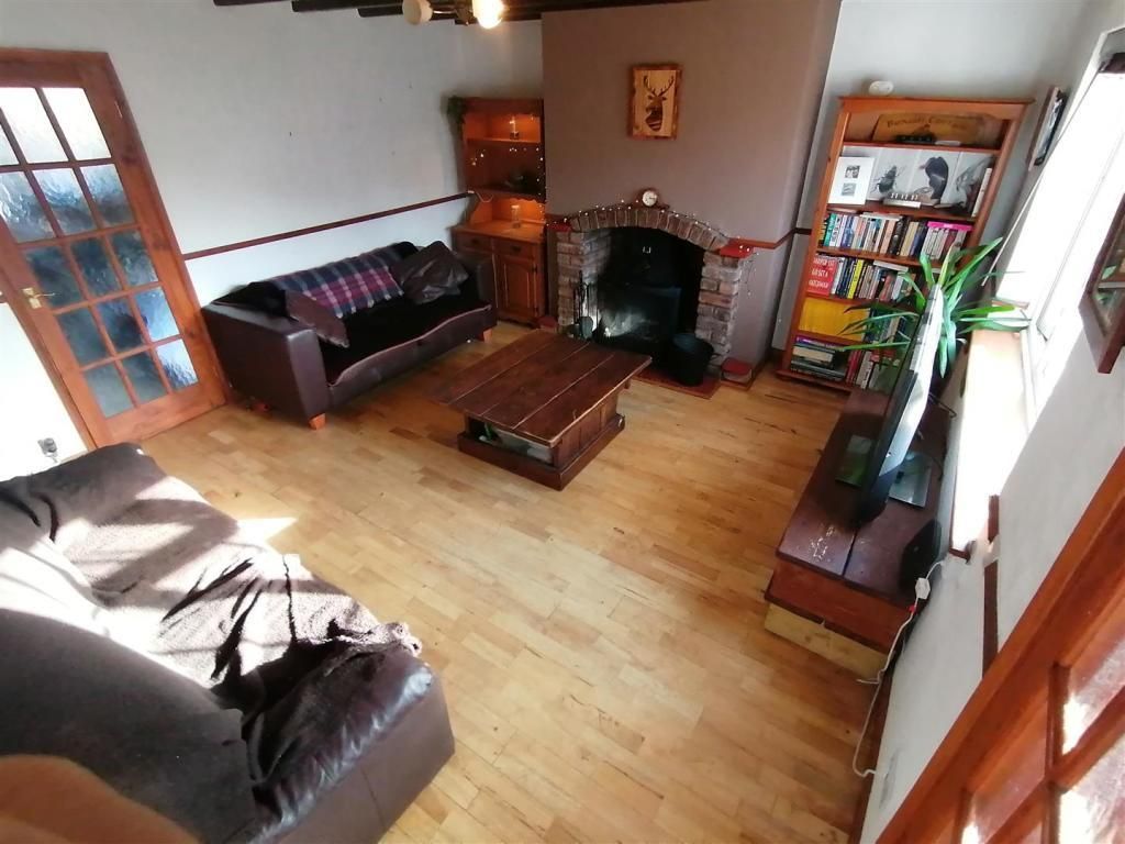 Property photo 3 of 11 Lounge