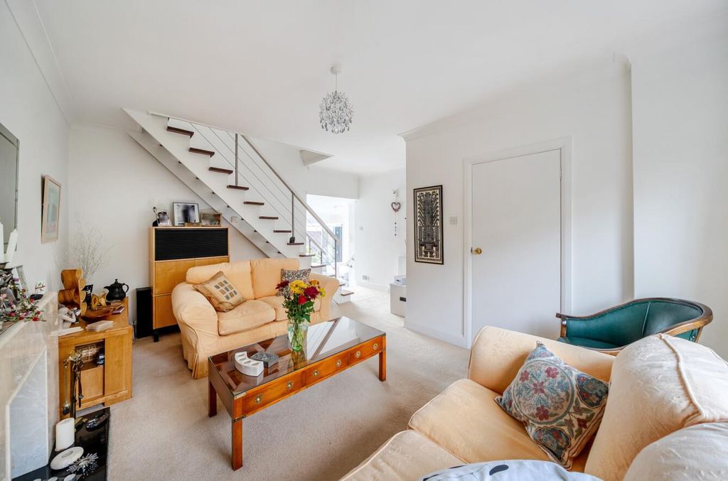 Property photo 3 of 22 1364097-18-68E7Aad6Cee36.Jpg