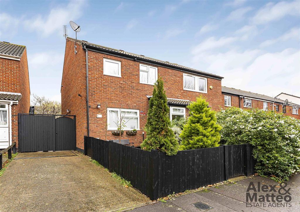 Property photo 1 of 21 Globe Pond Road