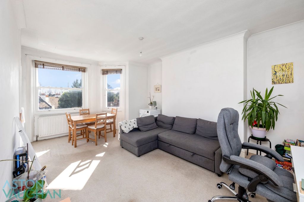 Property photo 2 of 10 5548831