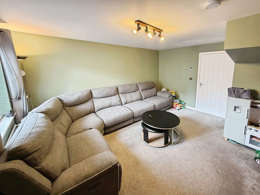 Property photo 3 of 8 Photo 7