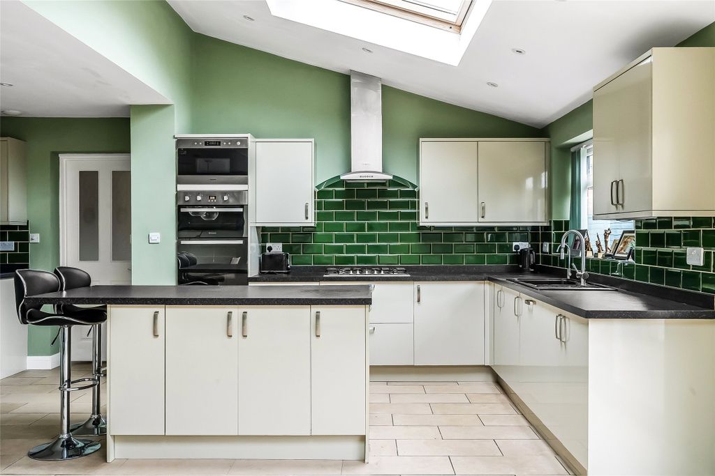 Property photo 2 of 15 Kitchen 2