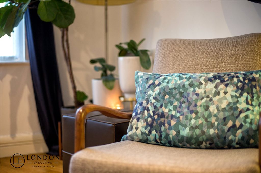 Property photo 1 of 22 Living Room