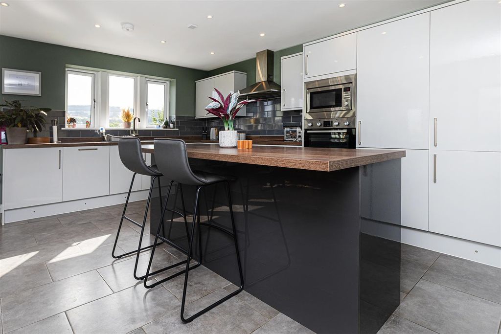 Property photo 3 of 66 Dining Kitchen