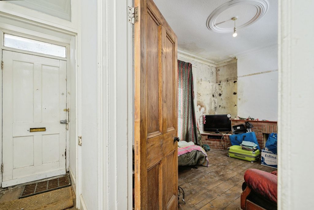Property photo 3 of 13 Pbox-Img.Jpg