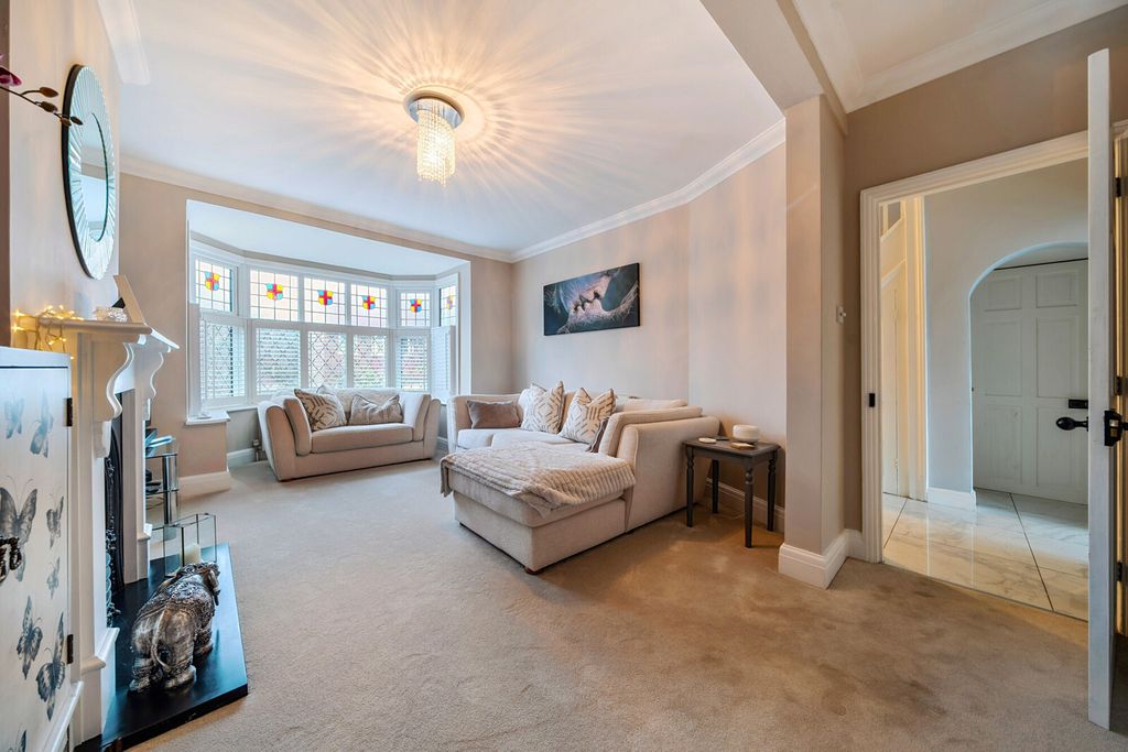 Property photo 2 of 19 1410669-9-698F6B4...