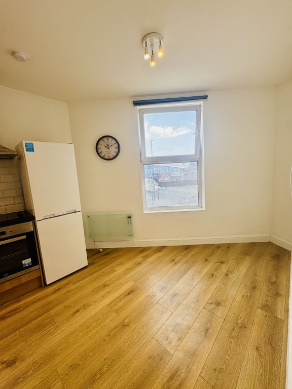 Property photo 3 of 7 Gallery