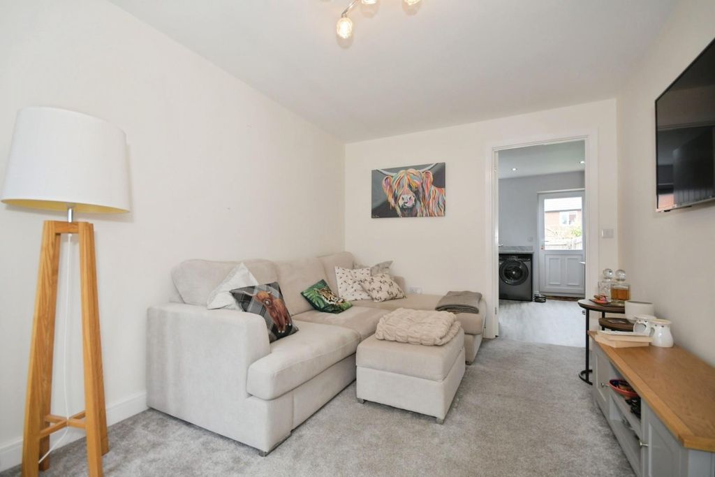 Property photo 3 of 16 Lounge 02.Jpg