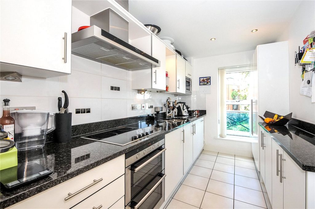 Property photo 2 of 10 Kitchen