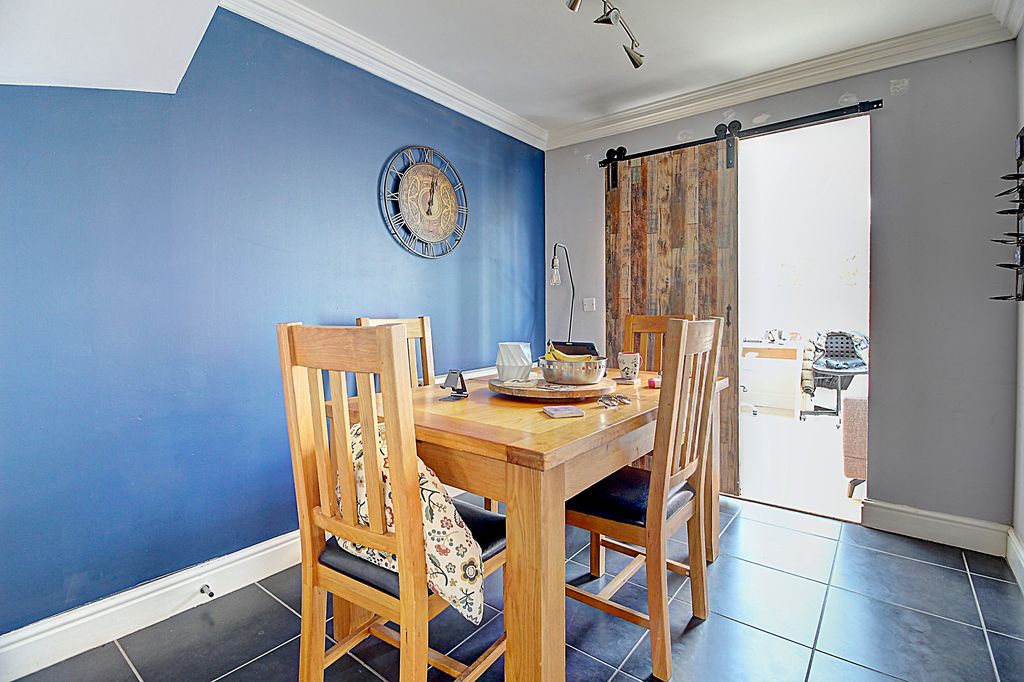 Property photo 3 of 16 Dining Area