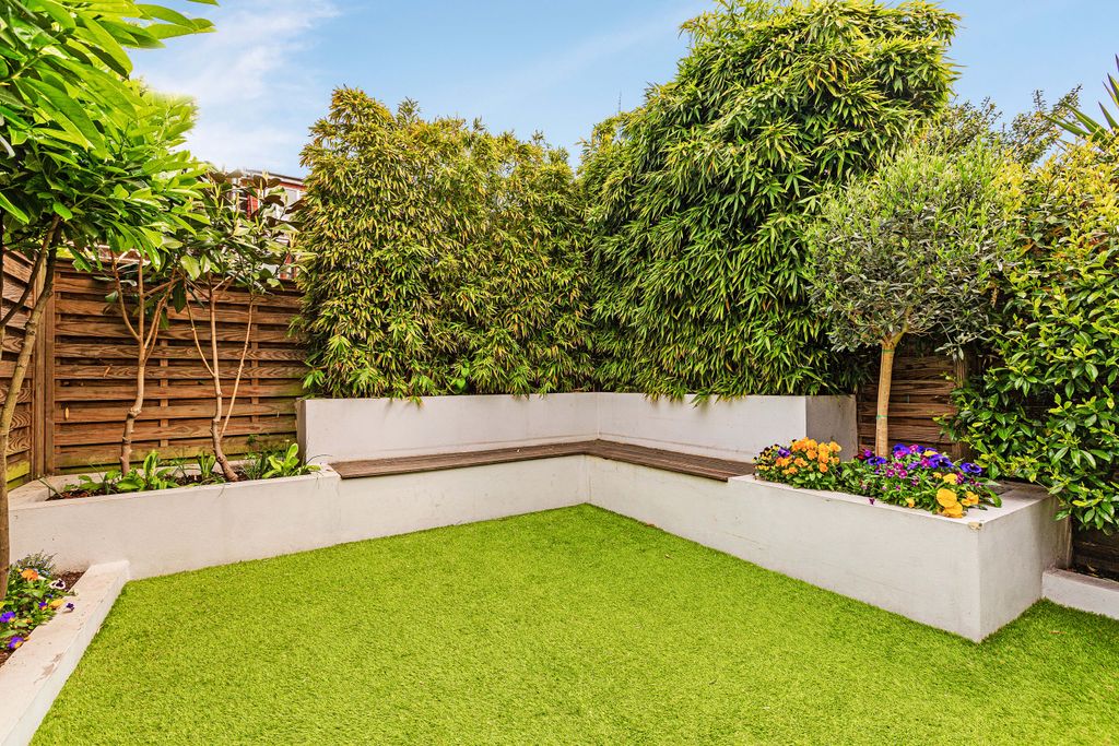 Property photo 2 of 16 Photo