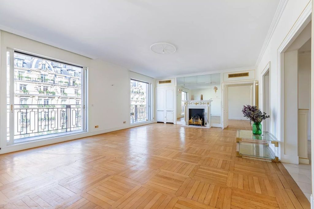 Property photo 1 of 11 Avenue Montaigne - High Floor - Large Balcony