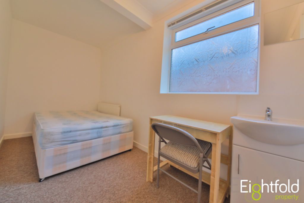 Additional image 5 of 6 bed maisonette to rentCrespin Way, Brighton BN1