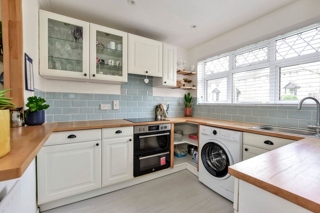 Property photo 3 of 26