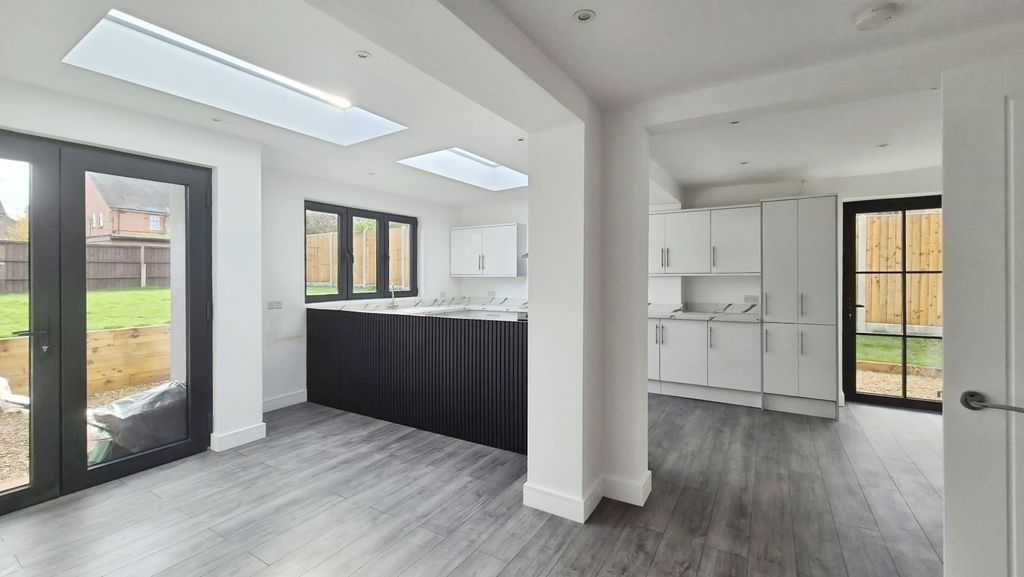 Property photo 3 of 18 21c35Bb9-Img-20251105-Wa0033