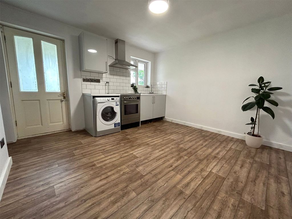 Property photo 2 of 6 Picture No. 07