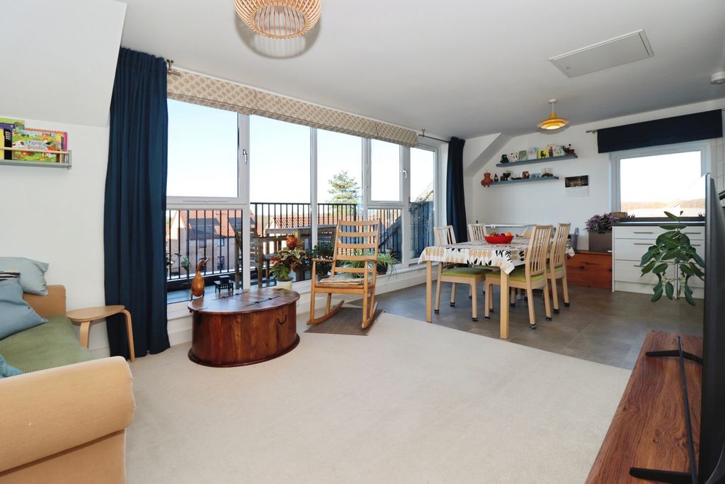 Property photo 2 of 15 Pbox-Img.Jpg