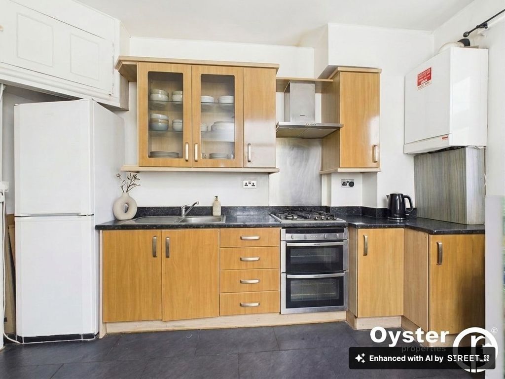 Property photo 2 of 10 Kitchen