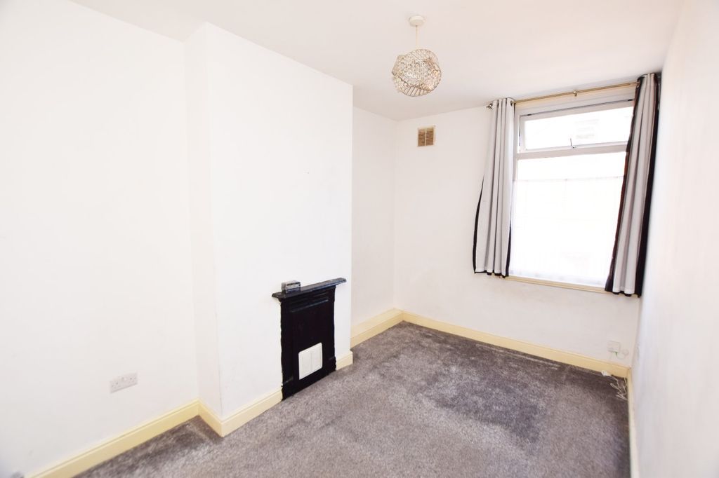 Property photo 3 of 5 Picture No. 04