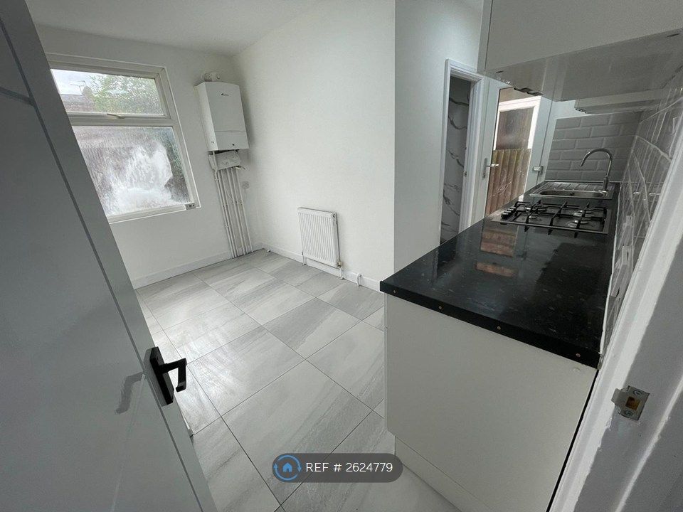 Property photo 2 of 10 Kitchen.