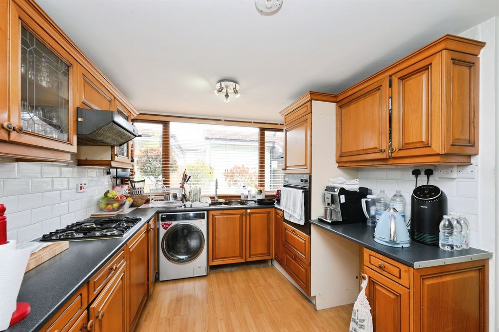 Property photo 3 of 16