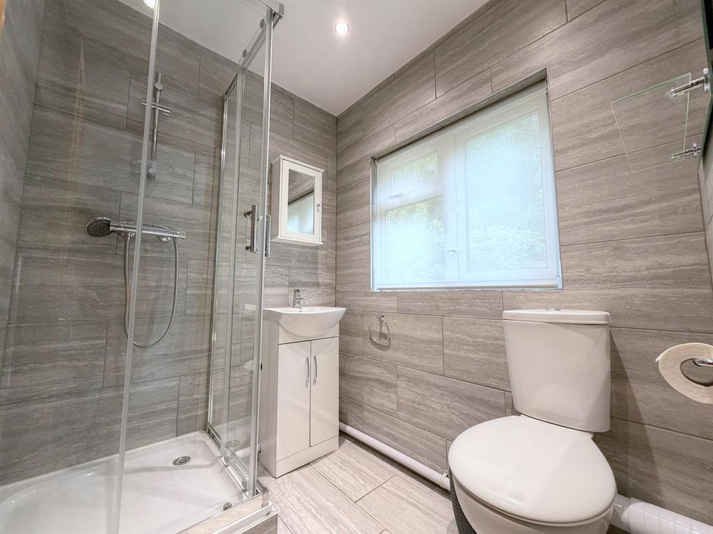 Property photo 3 of 6 Bathroom.Jpg