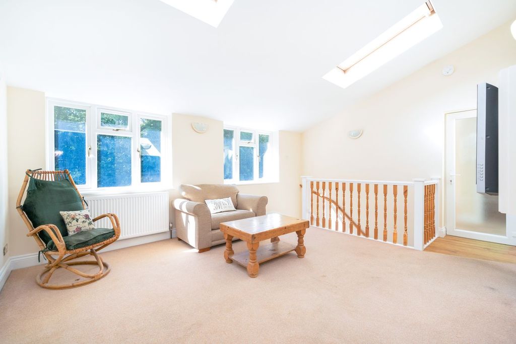 Property photo 3 of 25