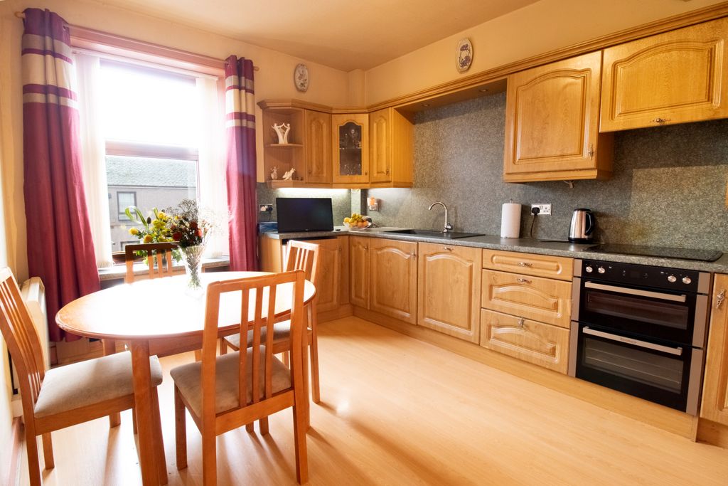 Property photo 2 of 25 Dining Kitchen