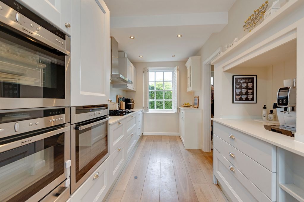 Property photo 3 of 10 Photo 8