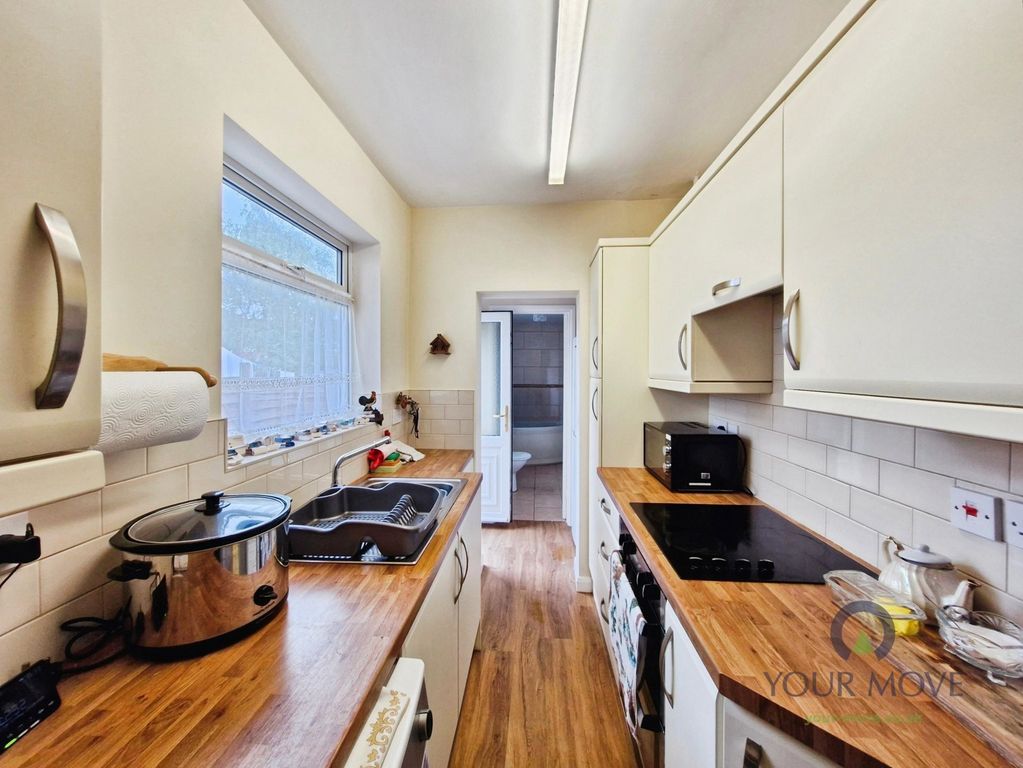 Property photo 3 of 15 Kitchen