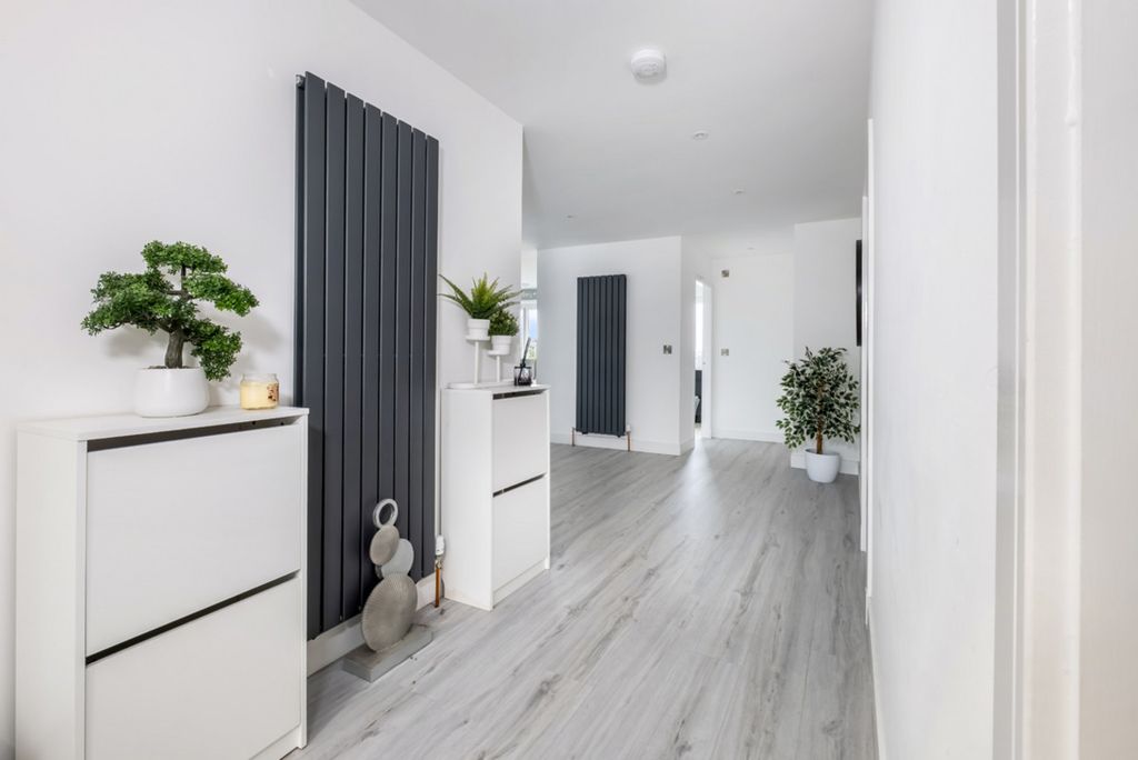 Property photo 3 of 35