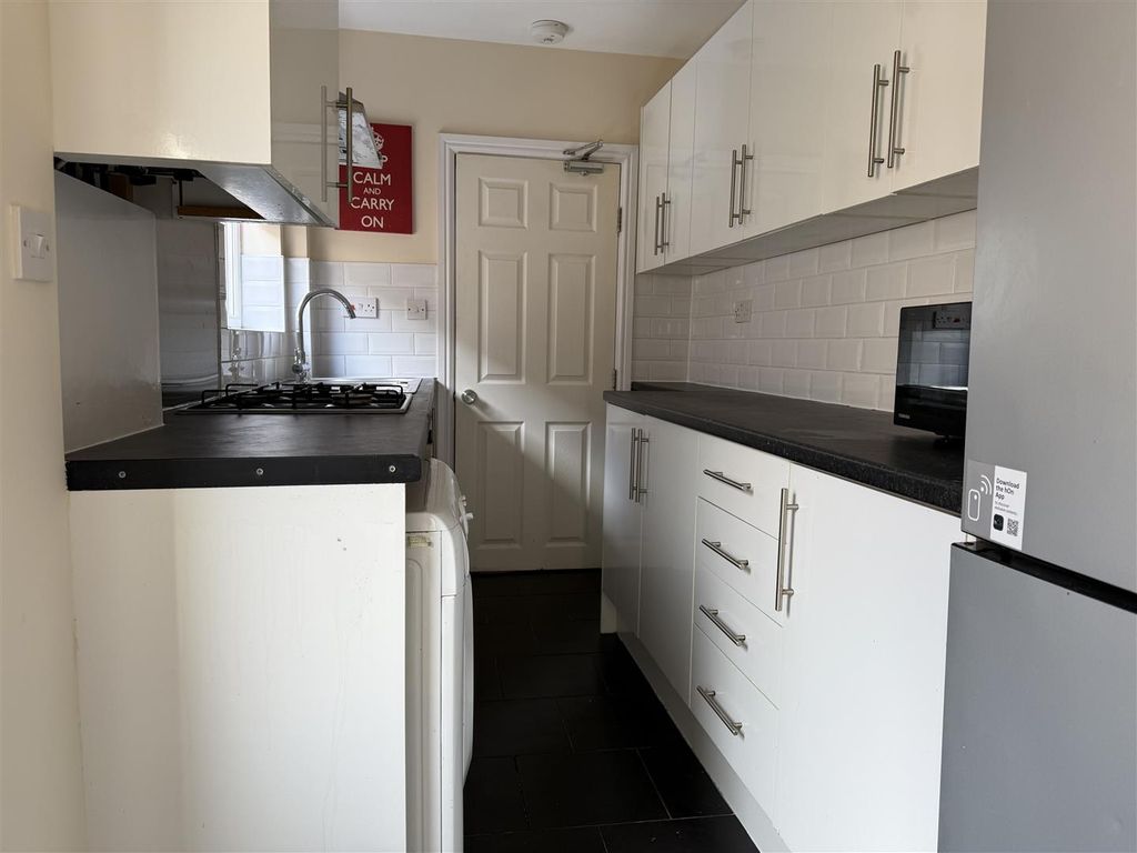 Property photo 2 of 18 Kitchen