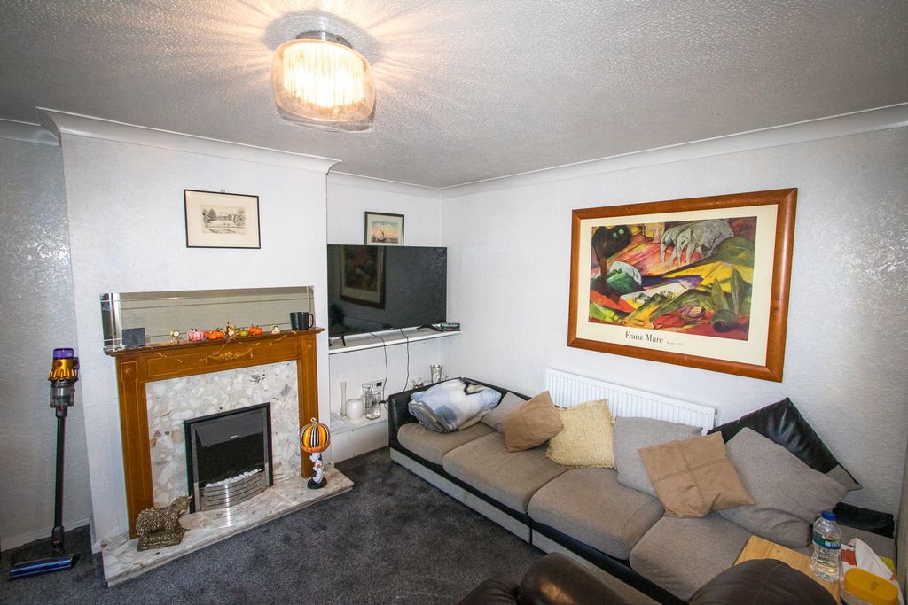 Property photo 2 of 25