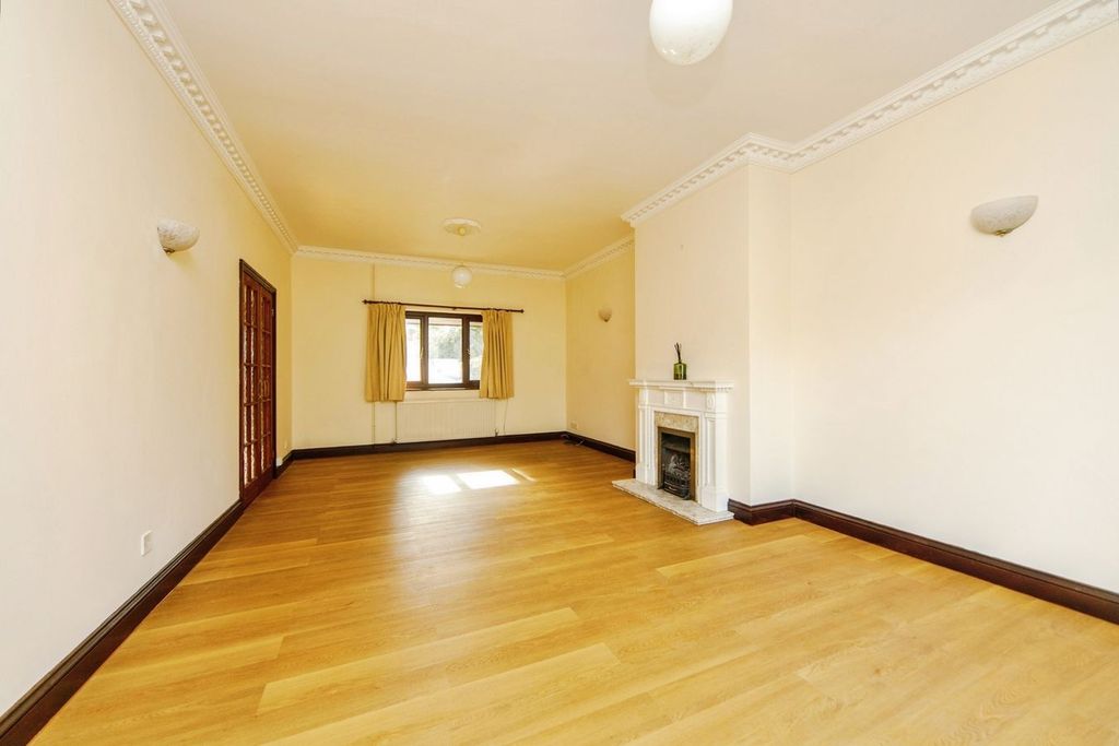 Property photo 2 of 26