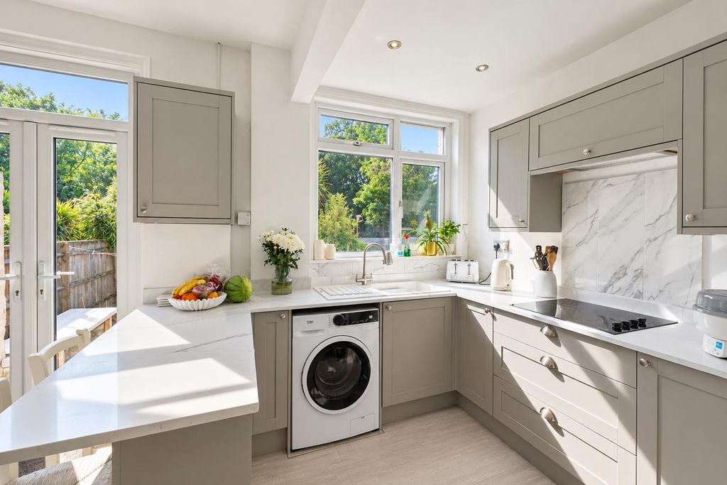 Property photo 2 of 18 1849E487-d18F-42Dd-B411-A808B0877cc9.Png
